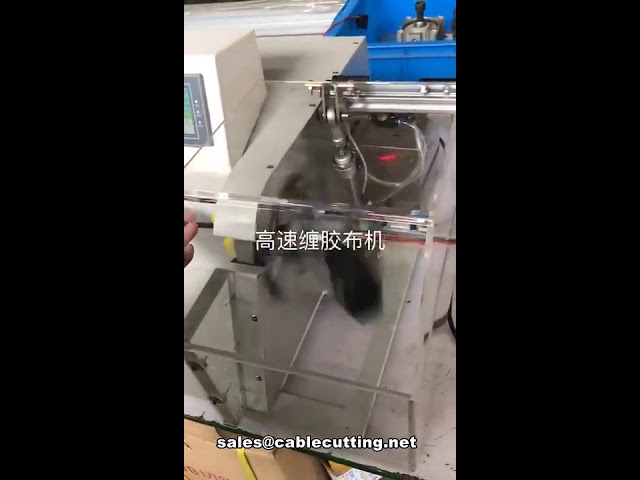 Machine automatique de sertissage et bobinage de câbles multibrins avec capot de protection