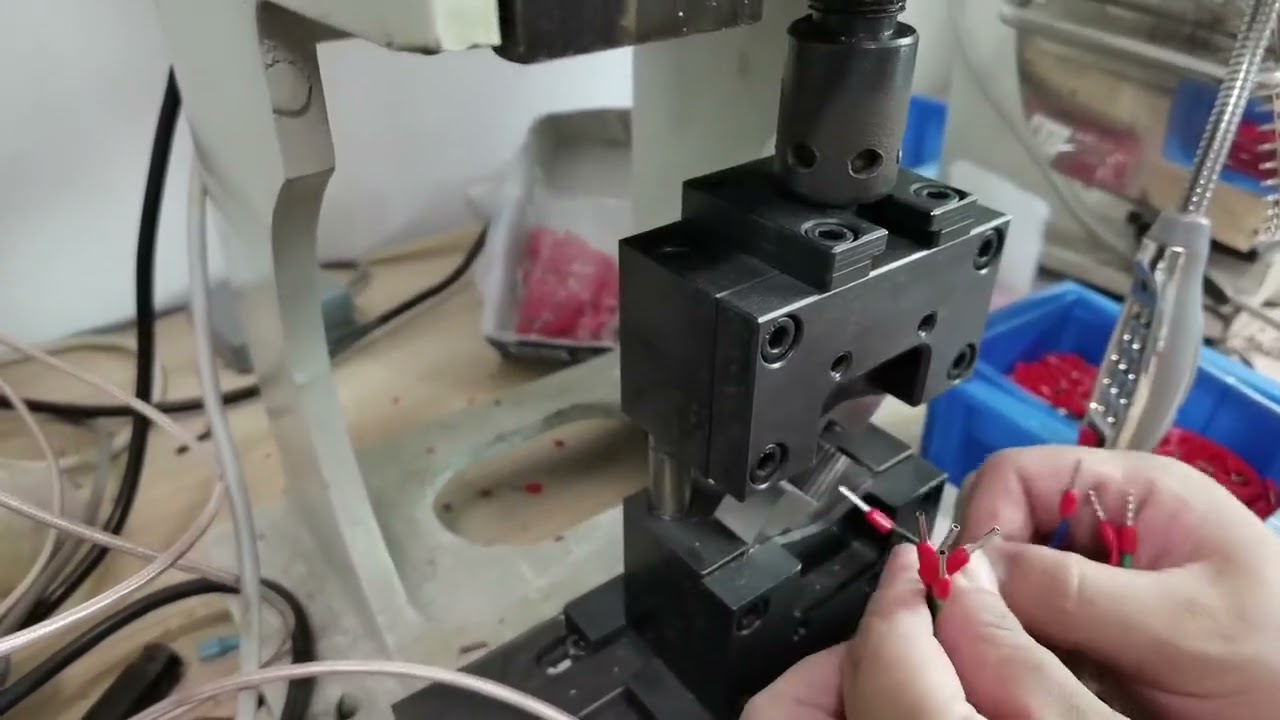Moule pour Machine à Cosses Silencieuse 2.0T – Sertissage de Précision