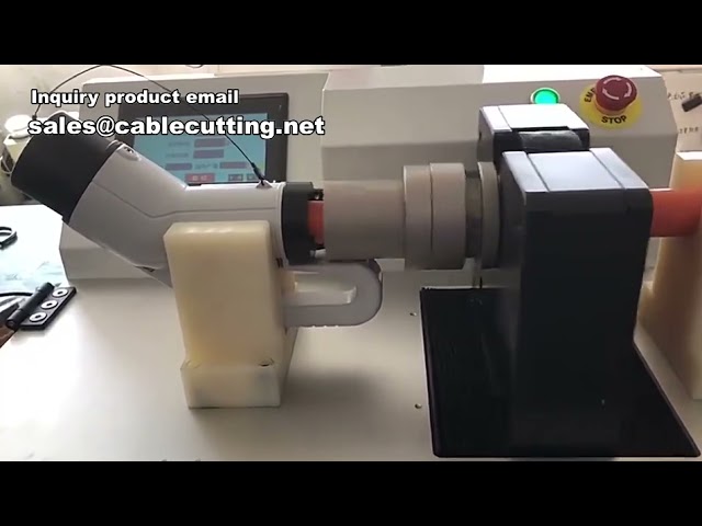 Machine à visser les écrous pour connecteurs - Automatisation industrielle performante