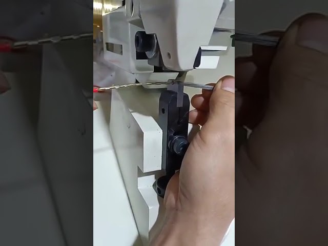 Machine à sertir les bandes de cuivre - Pressage de joints de fil et connexion de bande