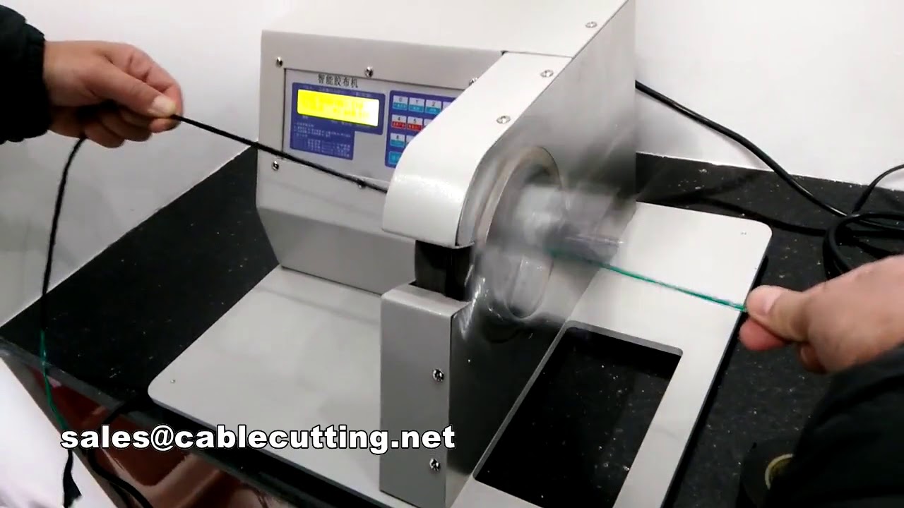 Machine automatique d'enroulement et de gainage de faisceaux de câbles électriques