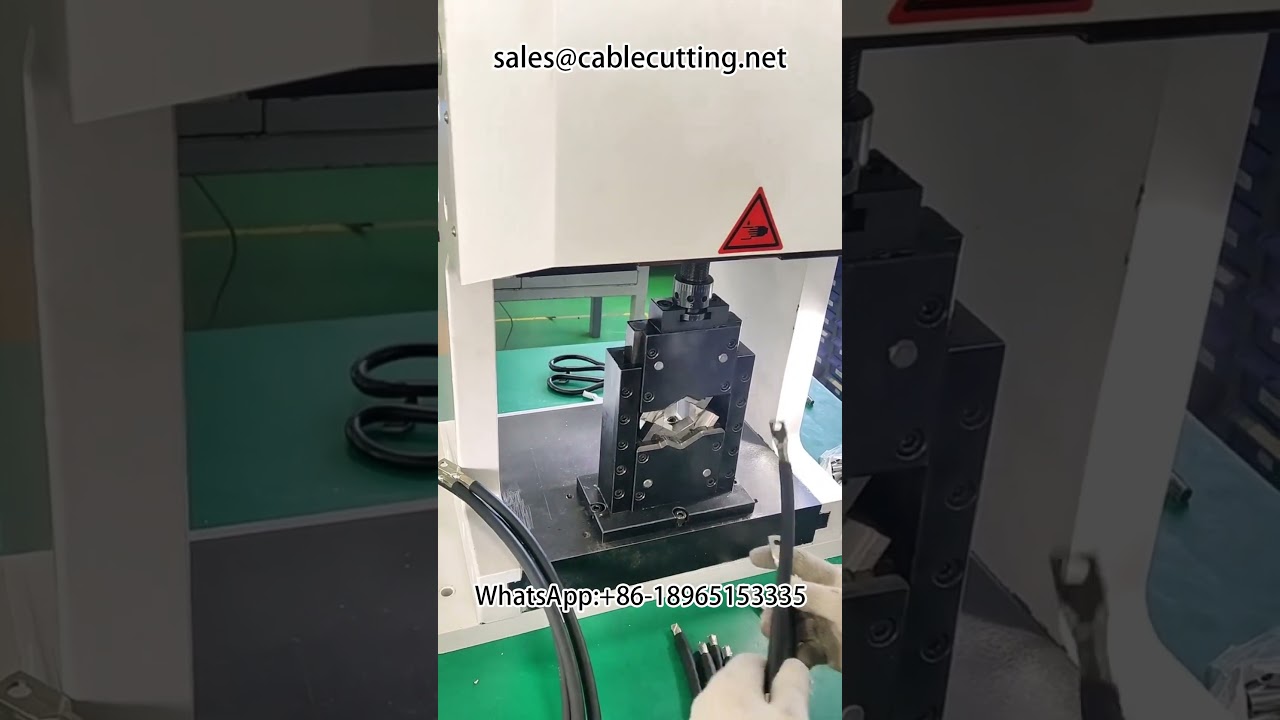 Machine de sertissage de bornes pour faisceaux en direct