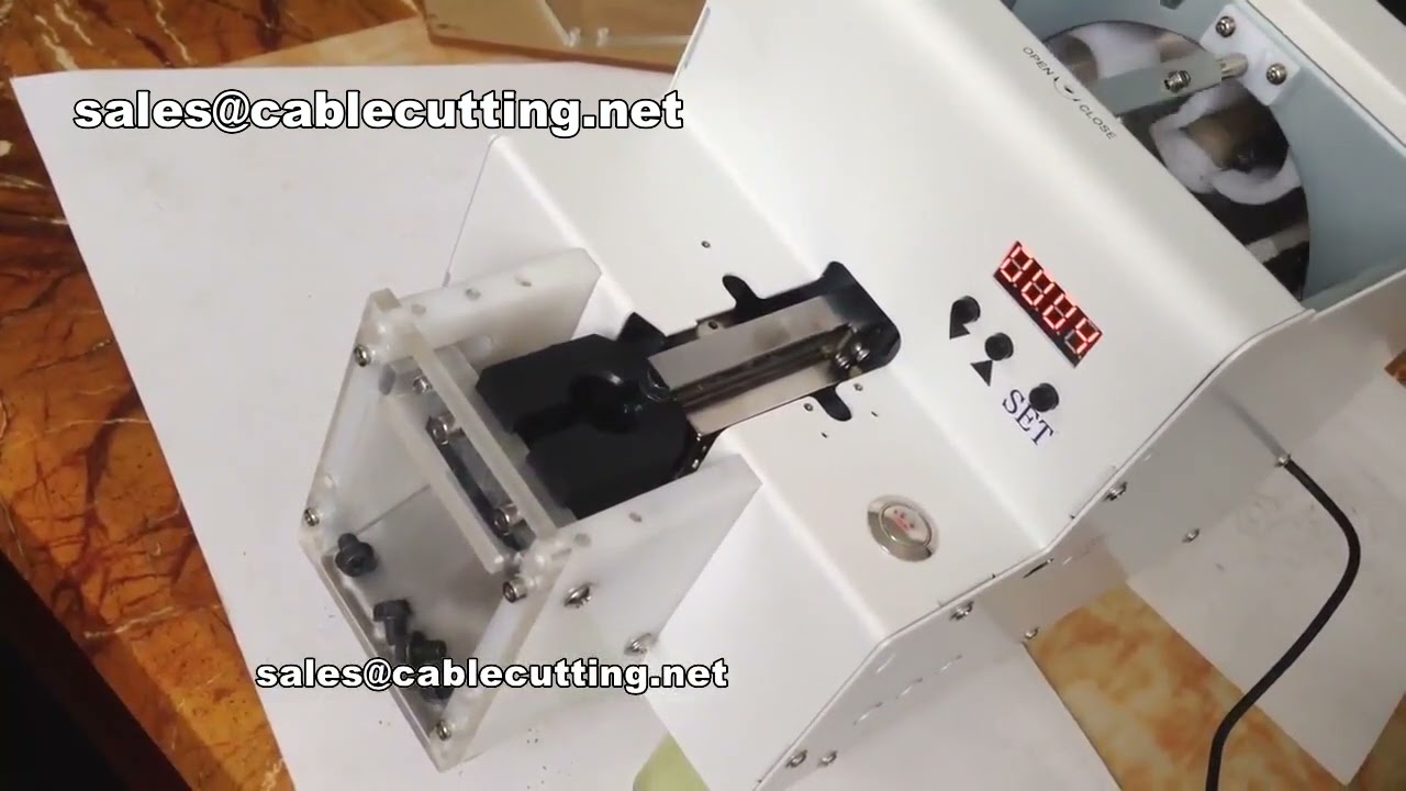 Machine d'alimentation automatique de vis avec convoyeur et positionnement de précision