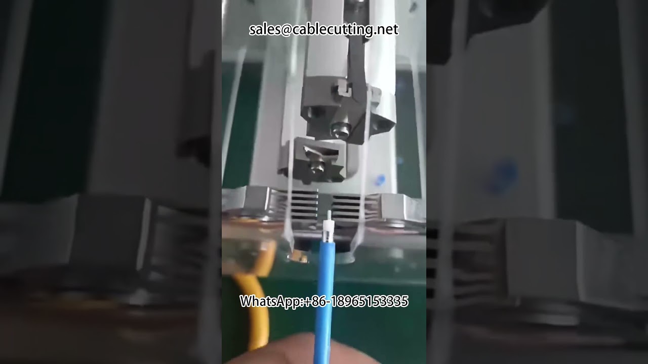 Machine à dénuder les câbles coaxiaux de précision - Équipement industriel pour faisceaux #dénudeuse #câblescoaxiaux #industrie