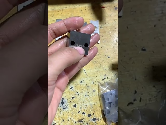 Lames de sertissage pour bornes à fourche, cosses cuivre à sertir à froid - Connecteurs haute qualité