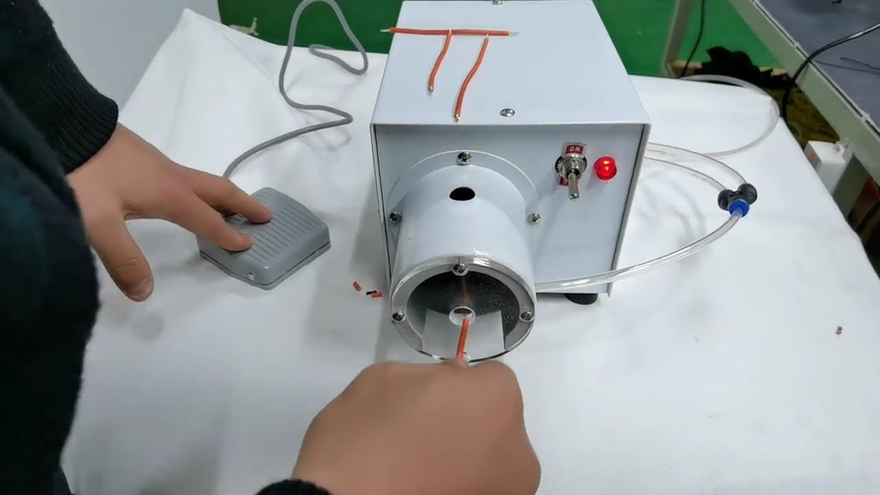 Fonction de la machine à dénuder et tordre les câbles - Équipement automatisé de haute précision