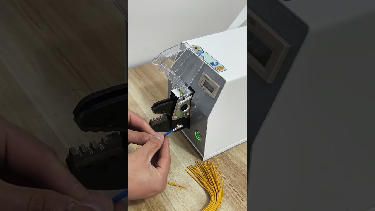 Machine à sertir les bornes polyvalente pour tous types de connecteurs #machine #dénudeurdecâbles