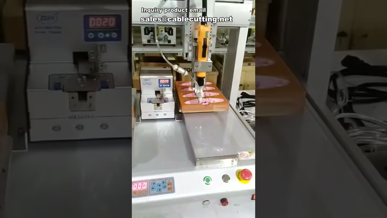 Robot de vissage automatique, visseuse et distributeur de vis pour assemblage industriel précis