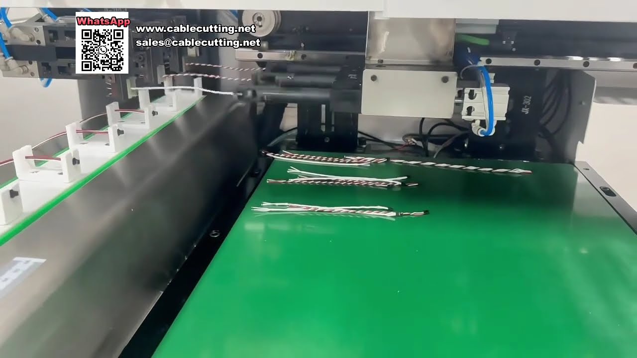 Machine à torsader les fils de bornes pour la production automatique de faisceaux de câbles