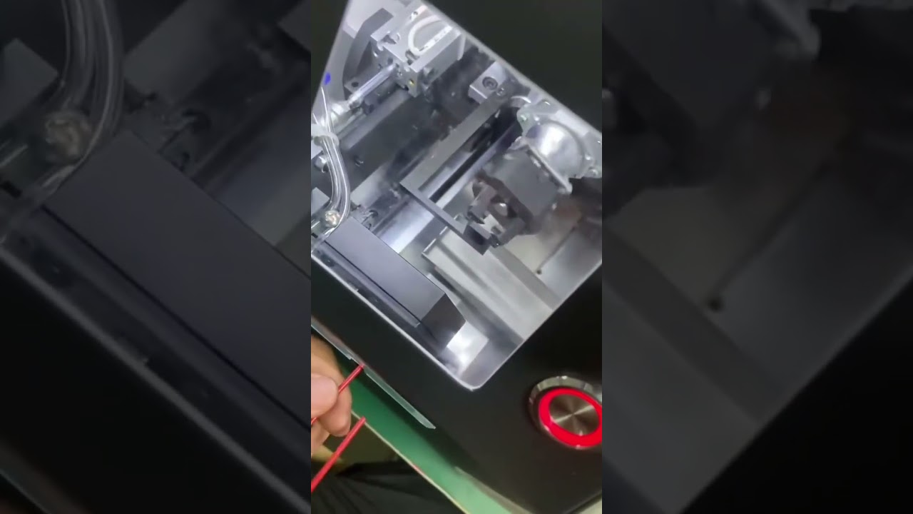 Machine à sertir les tubes et dénuder les câbles : fonctionnement en usine #machine #dénudeuse #usine #outillage
