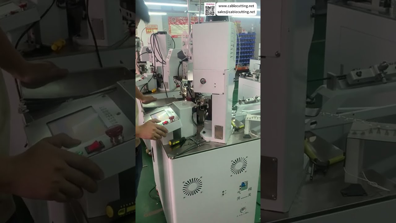 Machine à sertir double tête automatique : production de terminaux personnalisés en usine