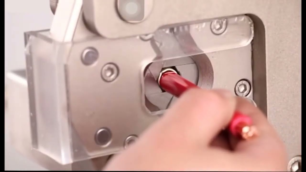 Machine à sertir les câbles hexagonaux servocommandée