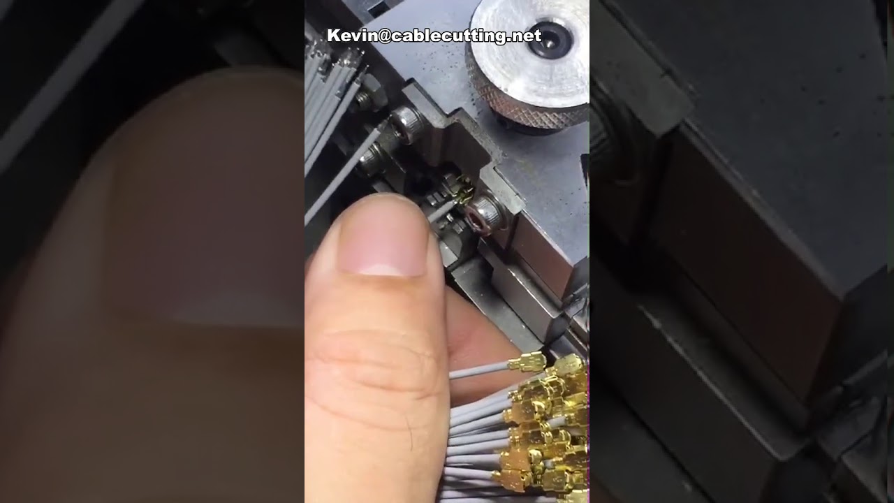 Machine de sertissage de bornes IPEX - Précision et automatisation