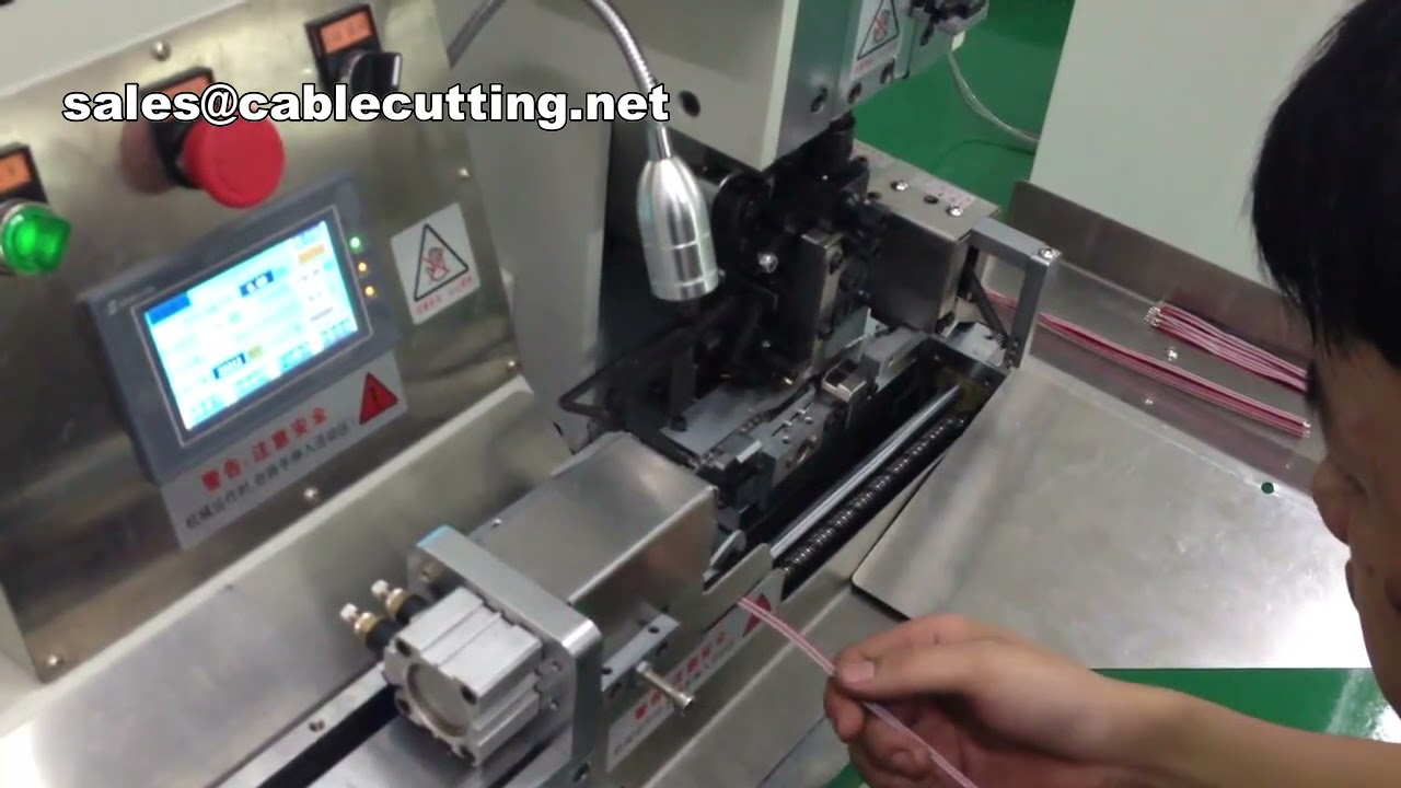 Machine à sertir automatique pour connecteurs de câble avec dénudage central - Chang Zhou Hechang Machinery