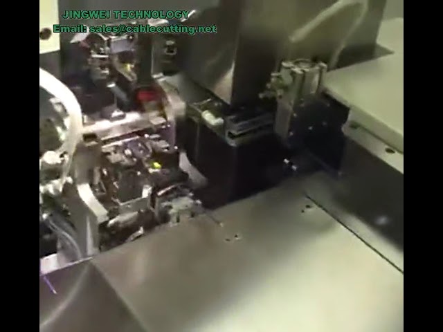 Machine automatique de sertissage de bornes étanches avec insertion de joint - Sertisseuse haute performance