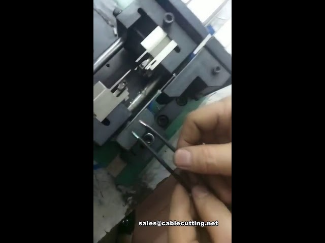 Machine à dénuder pneumatique pour câbles multiconducteurs - Dénudeur de gaine efficace