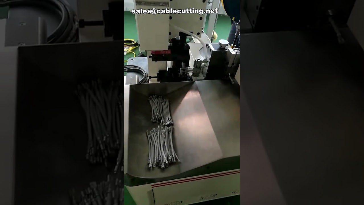 Machine automatique de pressage et sertissage de bornes électriques et câbles plats
