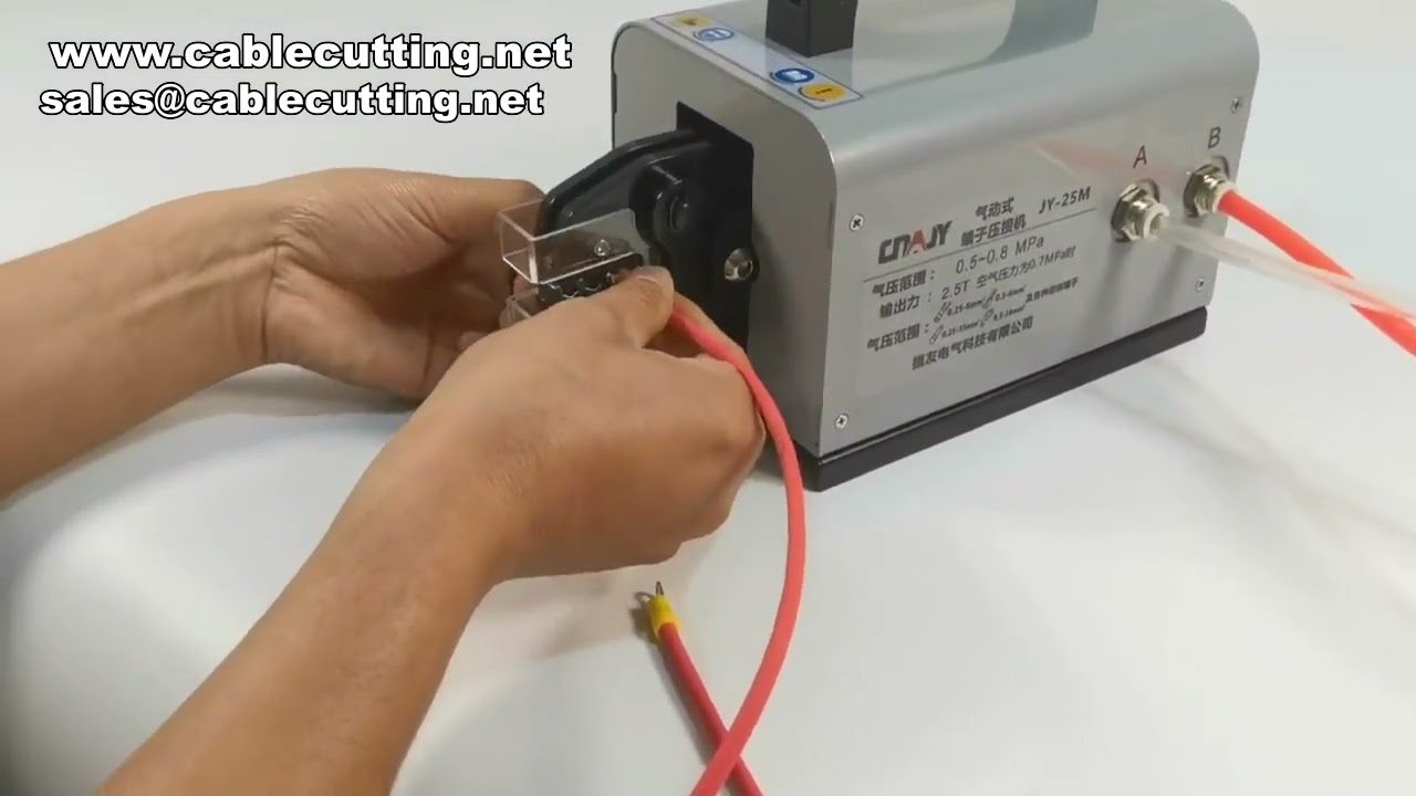 Sertisseuse pneumatique polyvalente à matrices interchangeables pour câbles