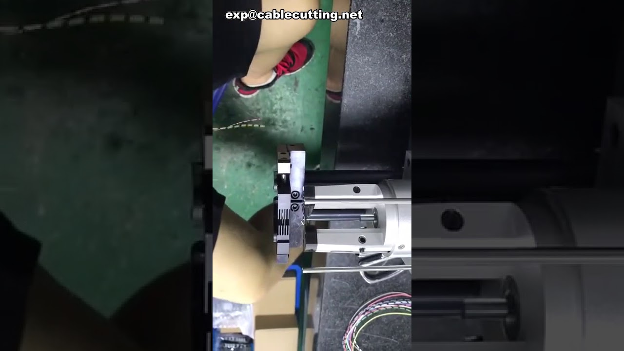 Machine automatique de dénudage de câbles coaxiaux – haute précision