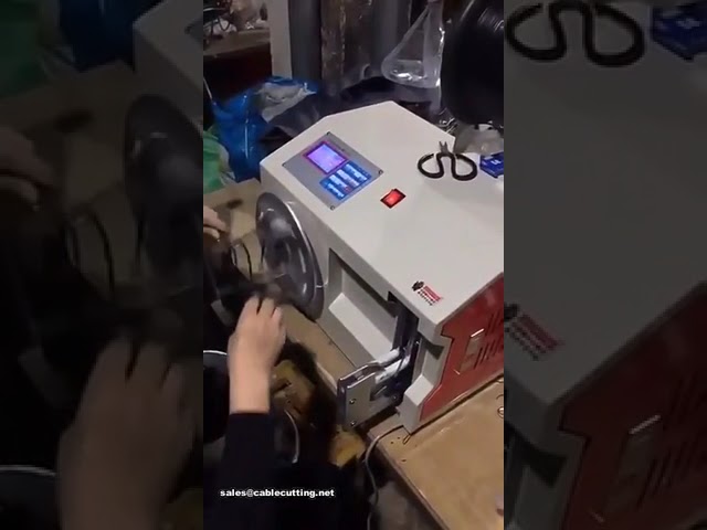 Machine automatique d'emballage et de ligaturage de câbles électriques