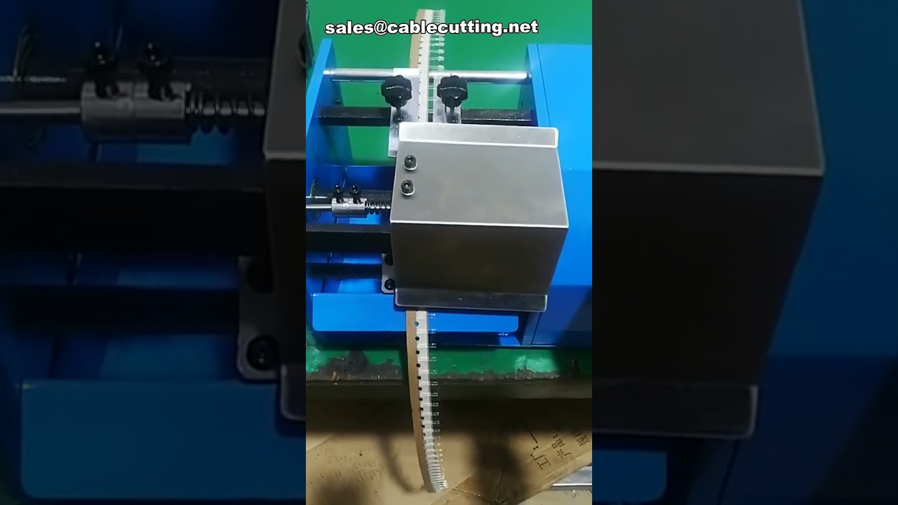 Chaîne automatique d'assemblage LED SMD, mise sous bande radiale et découpe de condensateurs