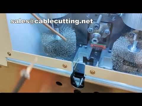 Machine de brossage et retournement de tresse avec enveloppement de feuille de cuivre