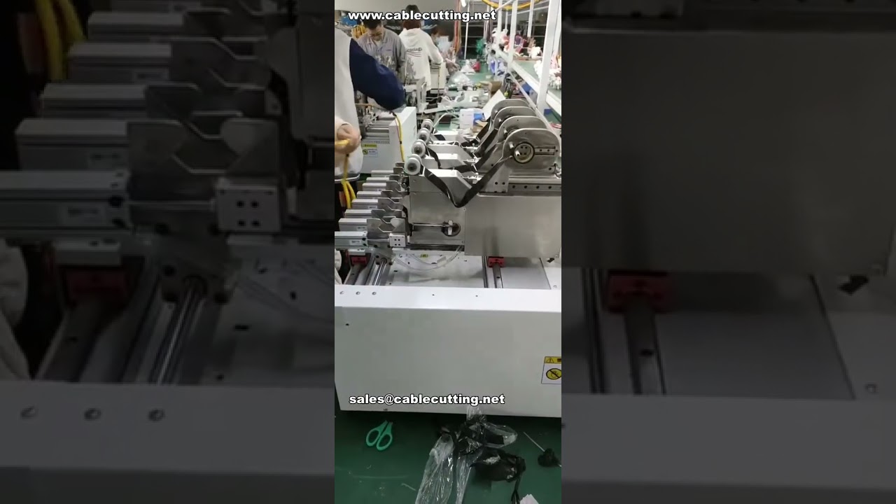 Démonstration d'une machine de collage par points 4 points polyvalente | Automatisation industrielle en usine
