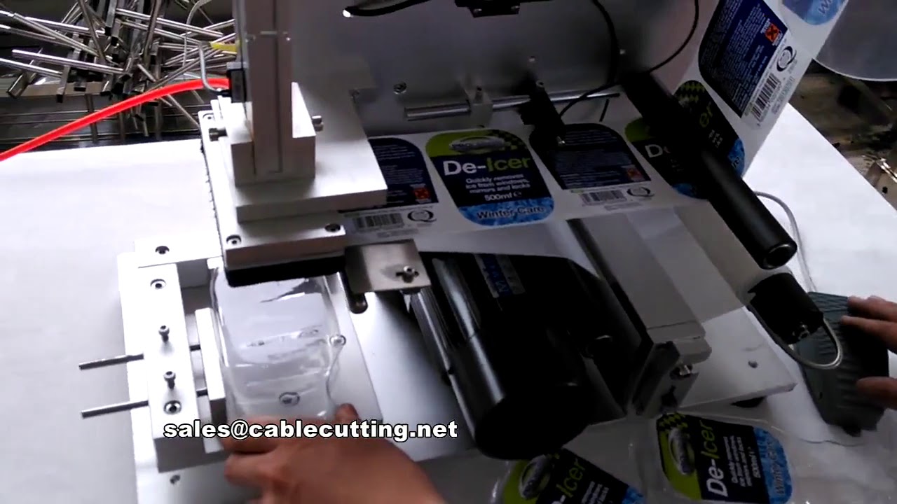 Étiqueteuse semi-automatique pour surfaces planes – Précision et efficacité