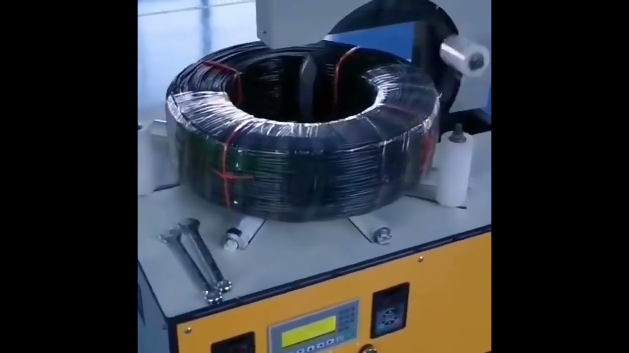 Machine d'emballage à enroulement horizontal WPM-9-25 - Performance et fiabilité