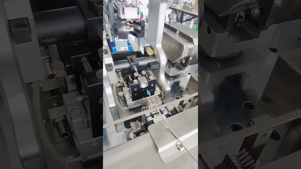 Machine entièrement automatique d'insertion de fiches étanches et d'étamage de cosses #usine #machine #cuivre