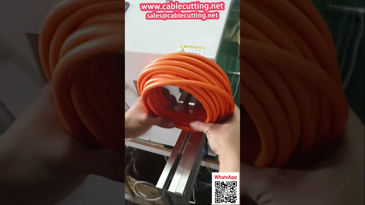 Grande machine automatique d'enroulage et de ligature pour cordon d'alimentation gainé
