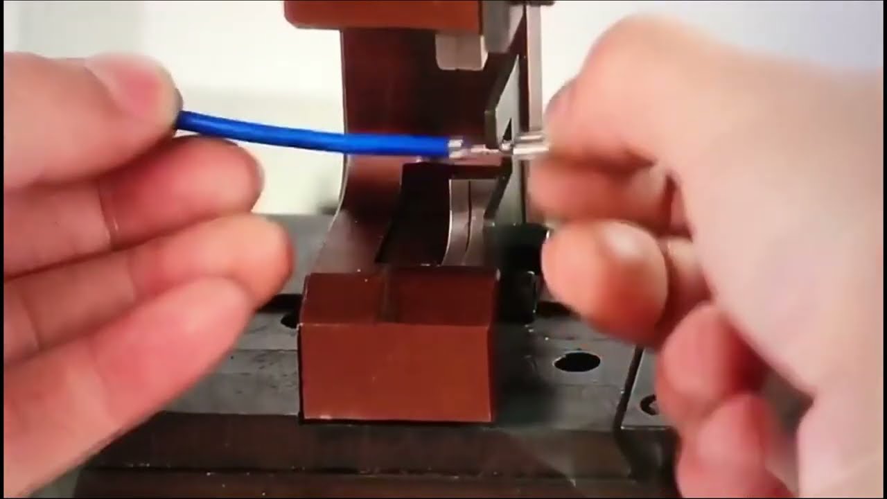 Machine de sertissage semi-automatique silencieuse pour câbles et fils - Sertisseuse de bornes