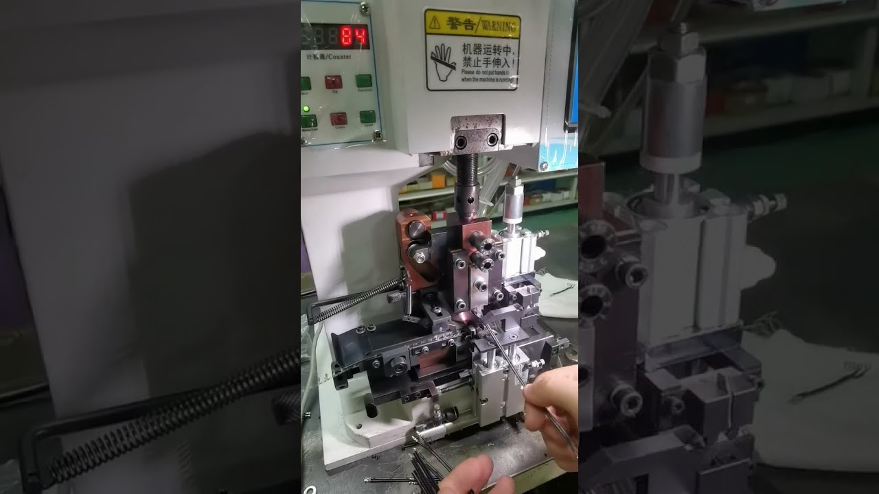 Machine de dénudage et de sertissage de fils parallèles – Découpe, dénudage et sertissage en action #usine