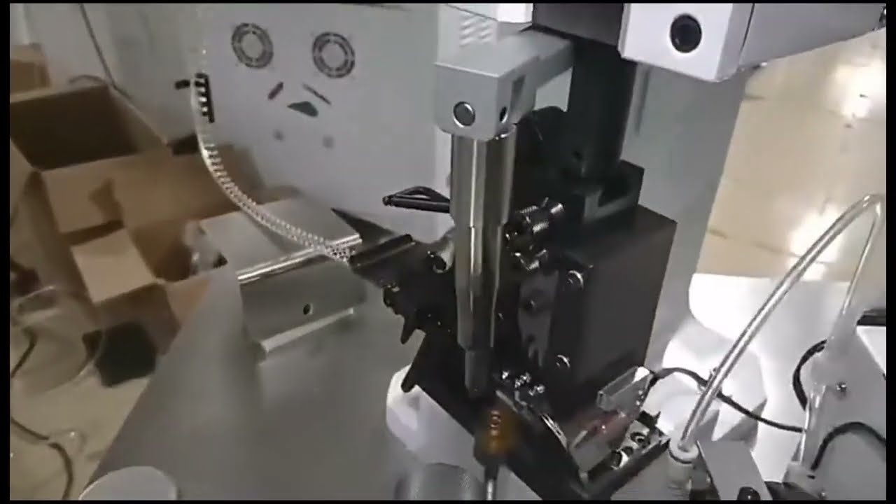 Machine à sertir les câbles plats DC - Coupe, dénudage et division des fils unifilaires