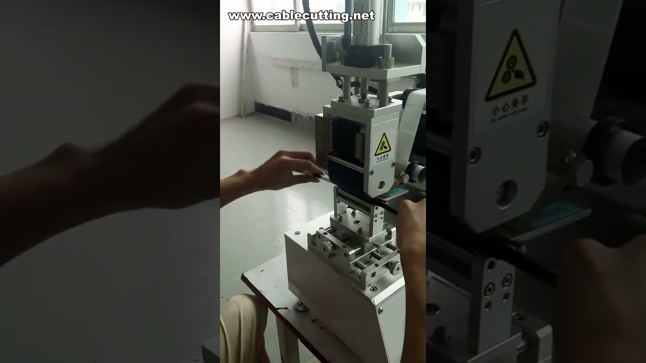 Machine d'étiquetage et d'enroulement de fils - Solution automatisée pour emballage industriel