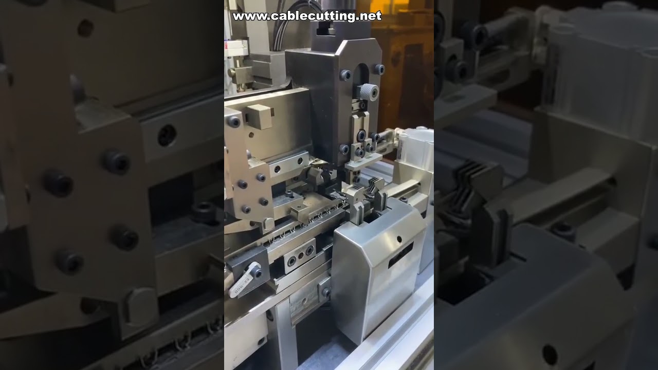 Machine semi-automatique de dénudage, insertion de joint et sertissage - Optimisez votre production