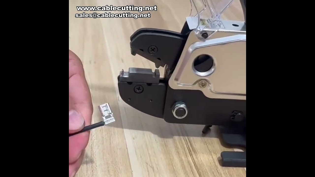 Démonstration de sertissage de cosses à drapeau avec la machine pneumatique AM-10