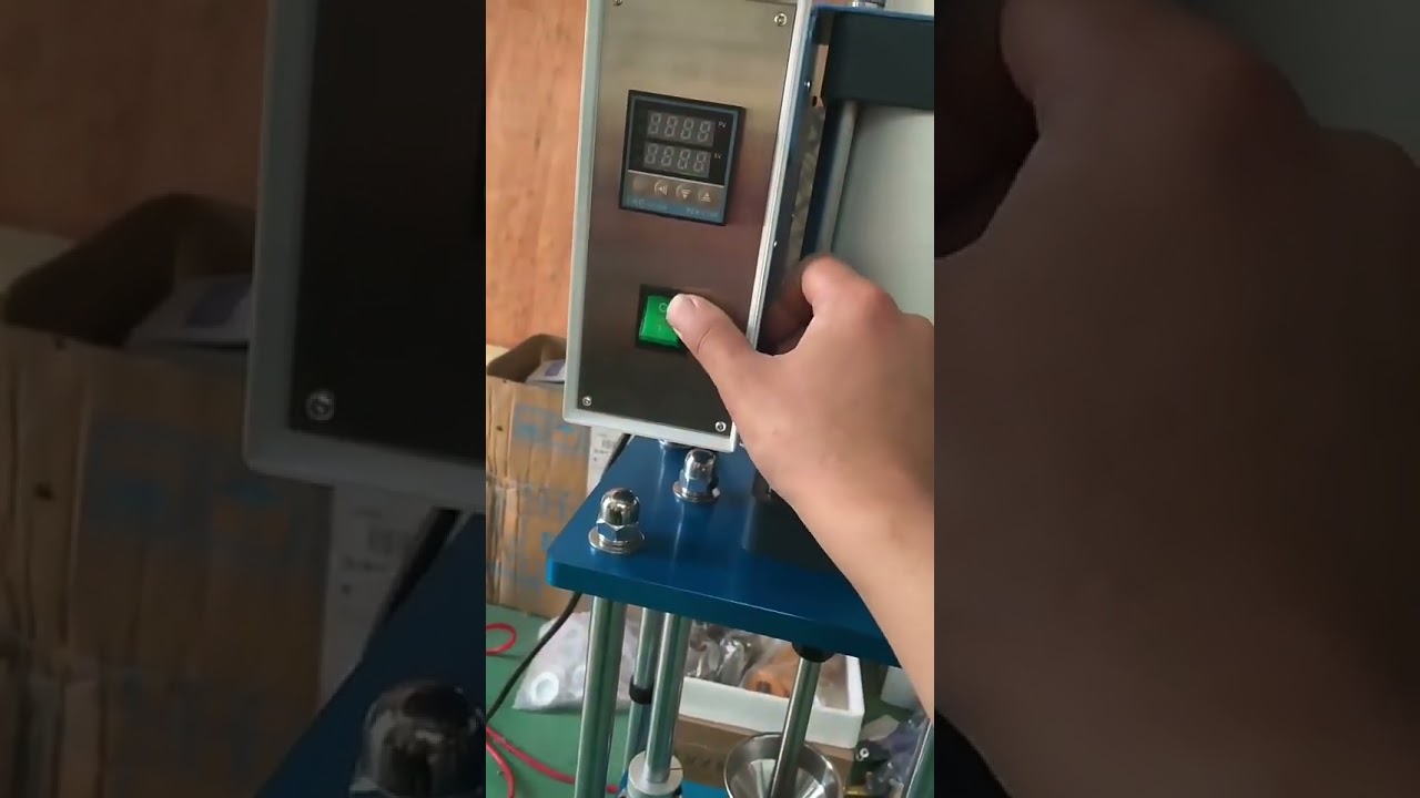 Machine d'injection pneumatique mini : moulage vertical pour têtes USB et interrupteurs
