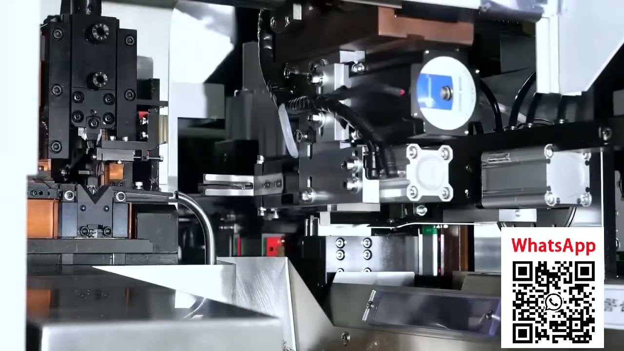 Machine automatique de sertissage de bornes pour câbles ruban