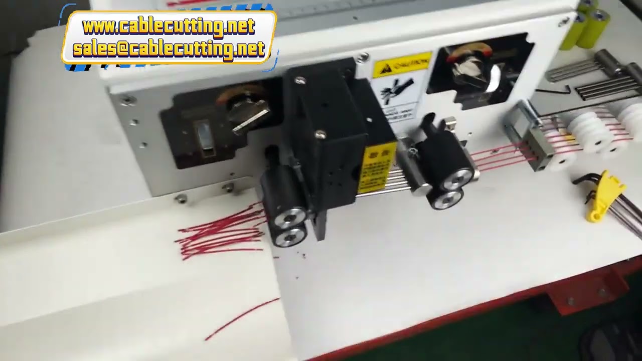 Machine à dénuder et couper les câbles 4 fils – 0,1 à 2,5 mm² avec lames tungstène