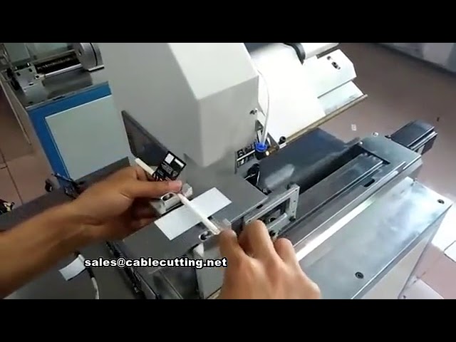 Machine d'étiquetage automatique de câbles : étiqueteuse pour câbles USB