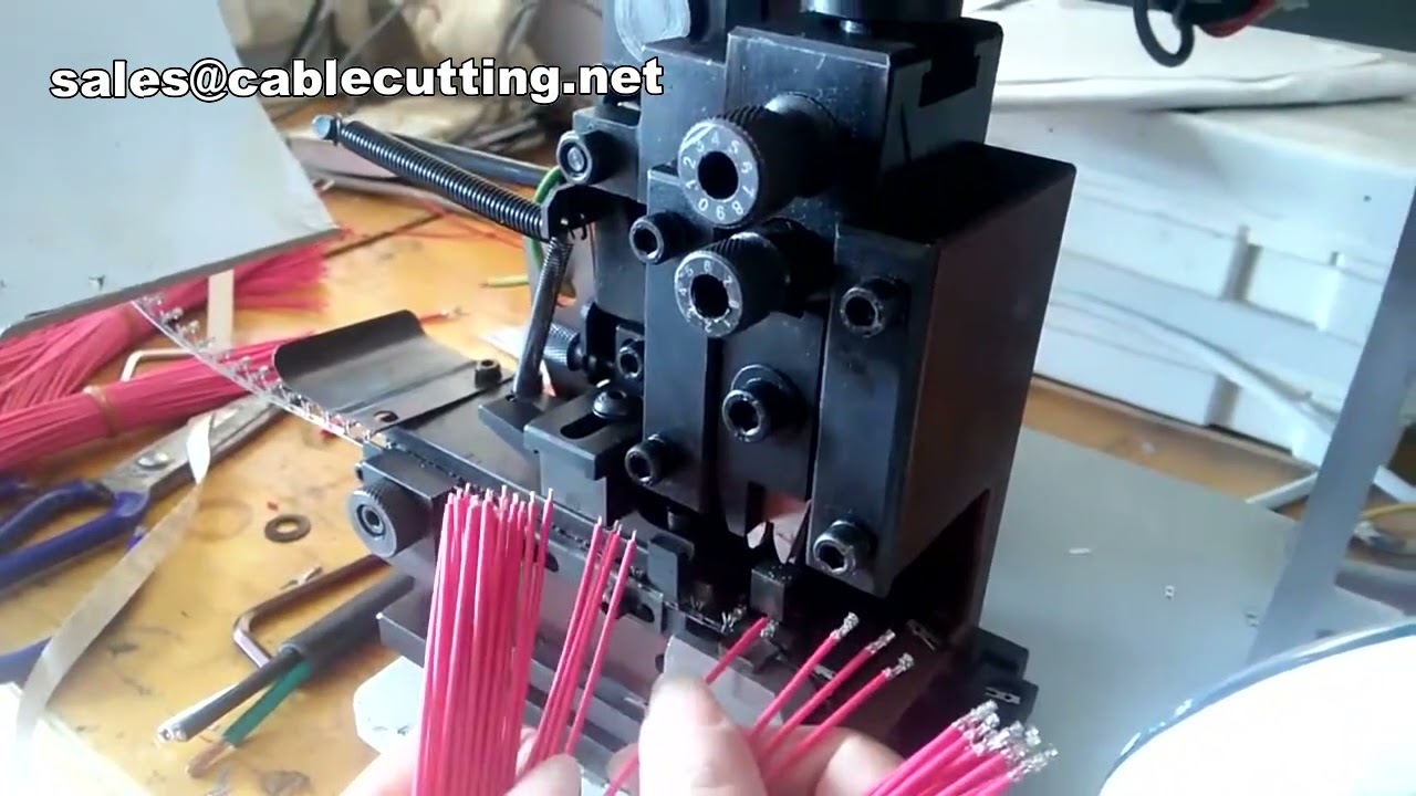 Machine à sertir automatique de terminaux - Présentation produit