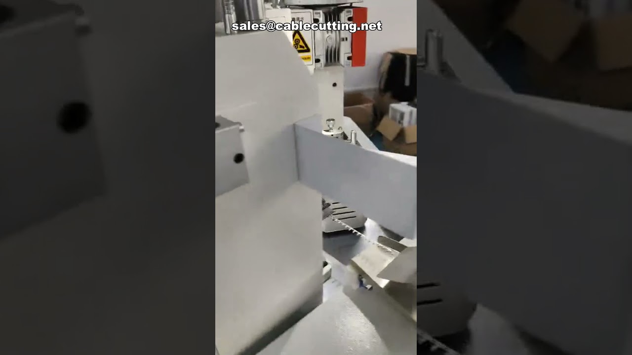 Machine de coupe et dénudage de câble double extrémité, machine de sertissage de bornes, coupe et dénudage de fil