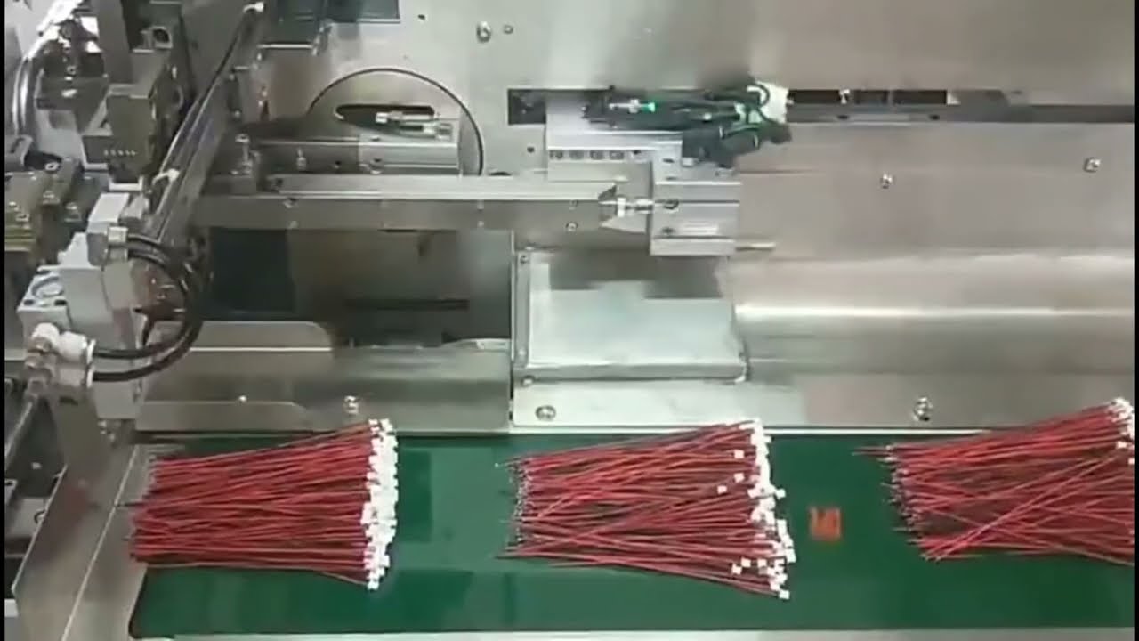 Machine automatique de coupe, dénudage, torsion, étamage et sertissage de fils - Insertion de boîtier plastique