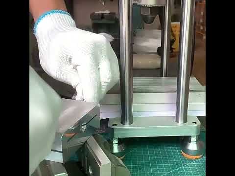 Machine d'injection plastique verticale de bureau 50g - Moulage de prises USB