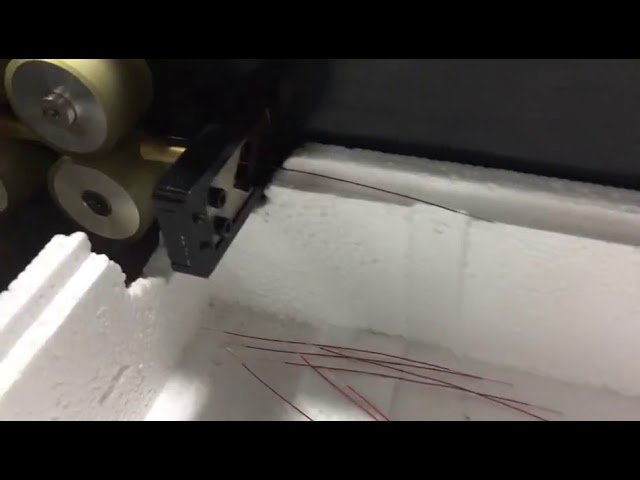 Machine de coupe et dénudage de fil de bobinage performante