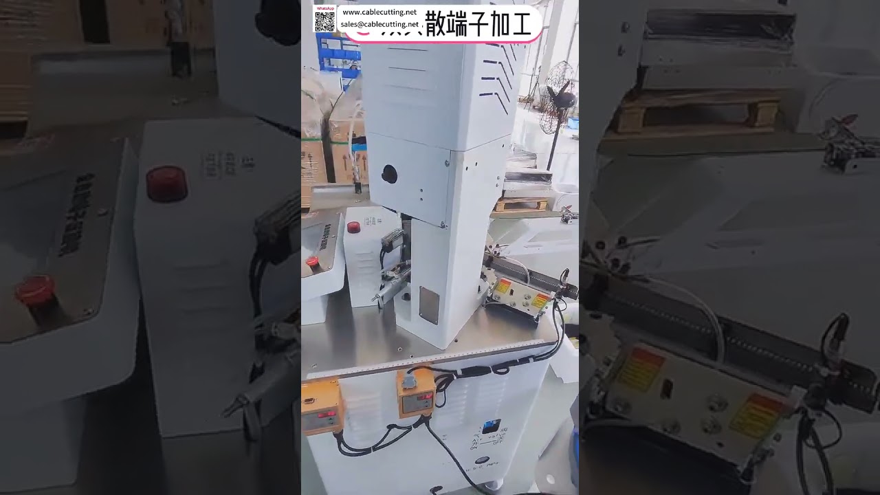 Machine de sertissage automatique de bornes libres : optimisez votre processus de harnais et réduisez les coûts