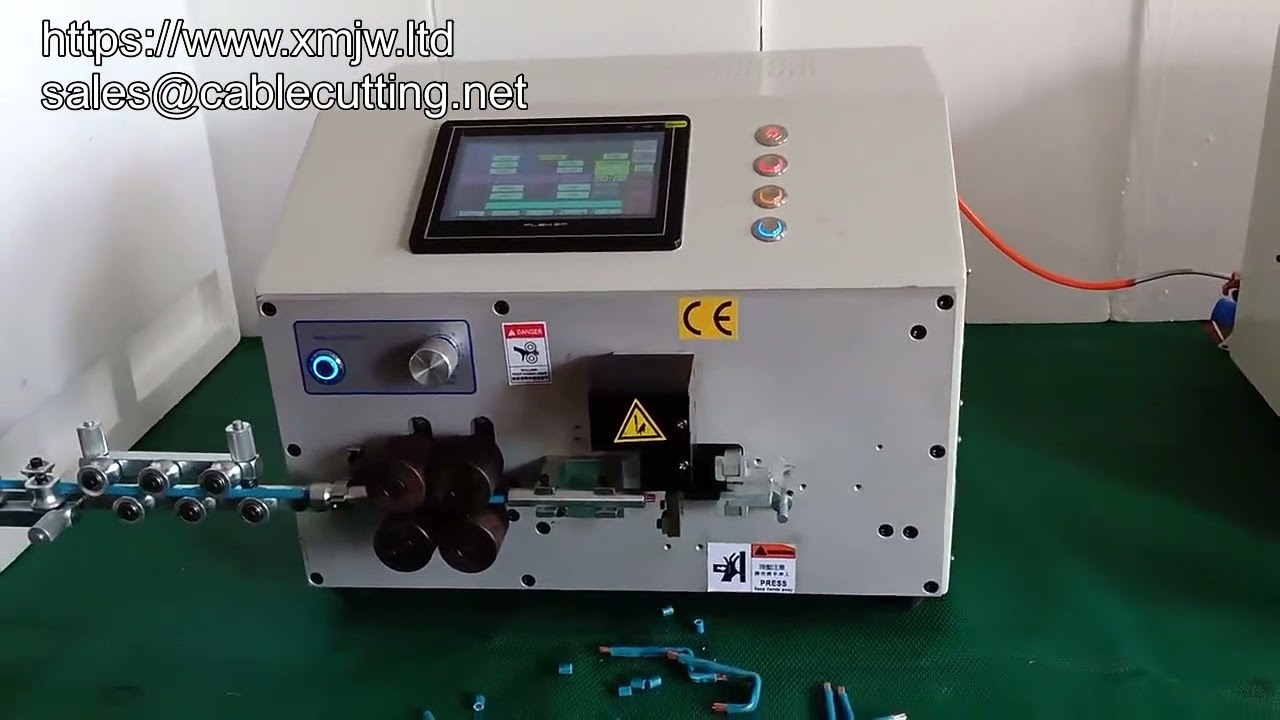 Machine automatique de coupe, dénudage et pliage en Z des deux extrémités de câbles avec traitement thermique