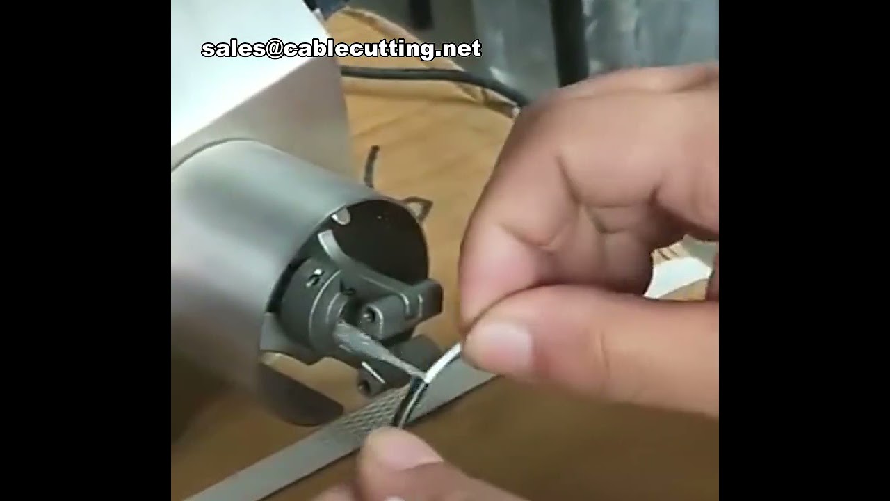 Machine personnalisée de traitement de câbles multiples : séparation et dénudage de fils tressés et torsadés pour l'automatisation