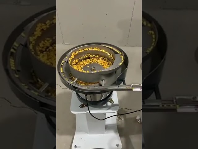 Machine à sertir automatique haute vitesse pour cosses cuivre isolées avec vibreur d'alimentation